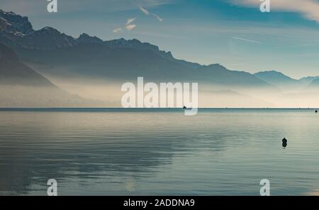 Landschaft des Sees von Annecy Schuß im Winter Stockfoto