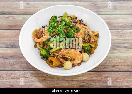 Mala Xiang Guo (unter Rühren braten Topf). Chongqing Sichuan würzig duftende Topf. Ölige, würzig und numbing Chinesische Sauce besteht aus Pfeffer, Chili Stockfoto