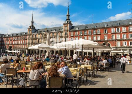 Restaurant im Freien Tische auf der Plaza Mayor, Madrid, Spanien Stockfoto