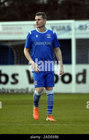 Neue Darlehen Unterzeichnung Alex Henshall spielt sein erstes Match auf Darlehen von Nuneaton Football Club spielen für Swindon Supermarine Football Club Stockfoto