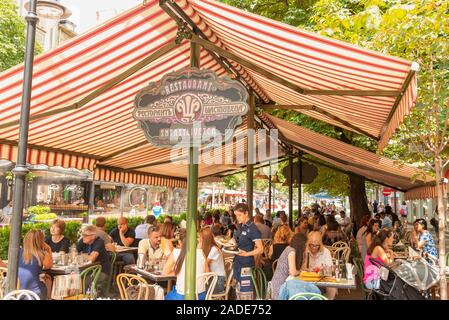 Alfresco Restaurant Tabellen in Vitosha Boulevard, Sofia, Bulgarien Stockfoto