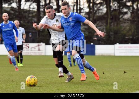 Neue Darlehen Unterzeichnung Alex Henshall spielt sein erstes Match auf Darlehen von Nuneaton Football Club spielen für Swindon Supermarine Football Club Stockfoto