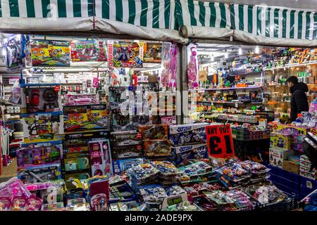 Markt öffnen. CMK, mit Midsummer Boulevard (Blvd), Overhead, Milton Keynes, Buckinghamshire, England, UK. Stockfoto
