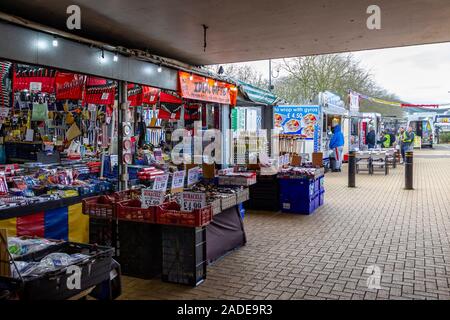 Markt öffnen. CMK, mit Midsummer Boulevard (Blvd), Overhead, Milton Keynes, Buckinghamshire, England, UK. Stockfoto