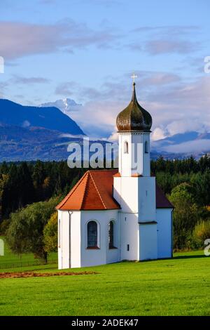 Kirche St. Johann in Sankt Johannisrain in der Nähe von penzberg, Pfaffenwinkel, Oberbayern, Bayern, Deutschland Stockfoto