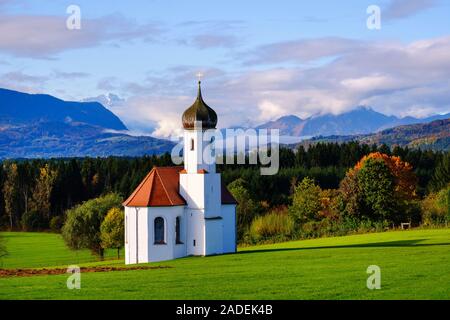 Kirche St. Johann in Sankt Johannisrain in der Nähe von penzberg, Pfaffenwinkel, Oberbayern, Bayern, Deutschland Stockfoto