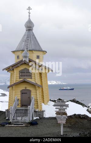 Russisch-orthodoxe Kirche der Antarktischen Forschungsstation Bellingshausen, Ardley Cove, Maxwell Bay, King George Island, Südliche Shetlandinseln Stockfoto