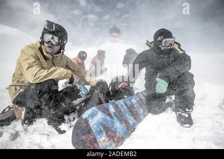 Freerider am Heli Snowboarding in den Himalaya, Gulmarg, Kaschmir, Indien Stockfoto