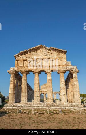 Griechische dorischen Tempel der Athena, archäologische Ausgrabungen von Paestum, Nationalpark Cilento, Salerno, Kampanien, Italien Stockfoto