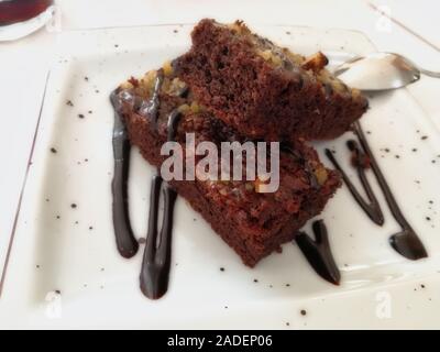 Köstliche Kuchen Schokoladenkuchen in einem spanischen Restaurant Stockfoto
