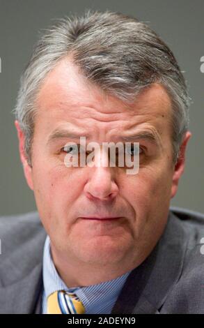 Düsseldorf Deutschland 10.3.2004, Wirtschaft: Dr. Wulf H. Bernotat, Vorsitzender des Vorstands der Bilanzpressekonferenz der EON AG Stockfoto