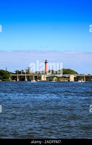 Jupiter Inlet Leuchtturm aus über dem Wasser in Jupiter, Florida Stockfoto