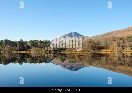 Loch Beinn a' Mheadhoin, Glen Affric, Highlands, Schottland. Stockfoto