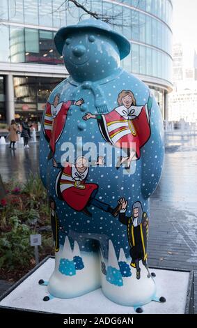London Bridge City, UK, 4. Dezember 2019, in diesem Jahr die meisten malerischen Weihnachten Londoner Markt, Weihnachten am Fluss ist erfreut, eine festliche Skulpturenweg begrüßen zu feiern Raymond Briggs' fundamentale Weihnachten Charakter, den Schneemann. Die "Walking mit Trail bietet der Schneemann' zwölf riesigen Schneemann Skulpturen, jede mit atemberaubendem Design und Dekoration im Zusammenhang mit dem Song neuerfundene", der zwölf Tage von Weihnachten". Credit: Keith Larby/Alamy leben Nachrichten Stockfoto