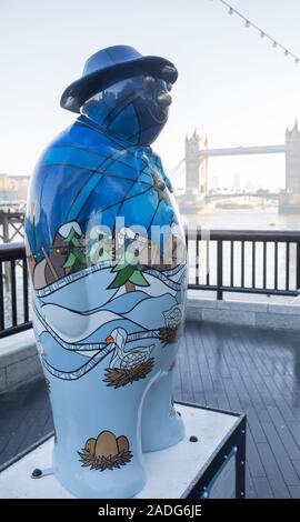 London Bridge City, UK, 4. Dezember 2019, in diesem Jahr die meisten malerischen Weihnachten Londoner Markt, Weihnachten am Fluss ist erfreut, eine festliche Skulpturenweg begrüßen zu feiern Raymond Briggs' fundamentale Weihnachten Charakter, den Schneemann. Die "Walking mit Trail bietet der Schneemann' zwölf riesigen Schneemann Skulpturen, jede mit atemberaubendem Design und Dekoration im Zusammenhang mit dem Song neuerfundene", der zwölf Tage von Weihnachten". Credit: Keith Larby/Alamy leben Nachrichten Stockfoto