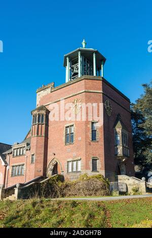 Das sehr seltene und ungewöhnliche Bournville Carillon wurde von George Cadbury im Jahre 1906 in Bournviile Dorf, Birmingham, Großbritannien Stockfoto