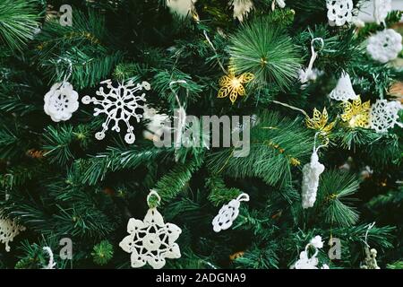 Häkeln Christbaumschmuck Stockfoto