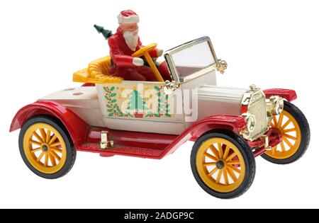 Vater Weihnachten in einem alten Ford Motor Auto. Dinky metall Spielzeug mit Santa und einen Weihnachtsbaum. Stockfoto