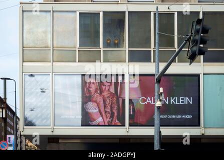 Milano, Italien, Dezember 2019. Calvin Klein Boutique Shop in der Hauptstraße der Stadt. Stockfoto