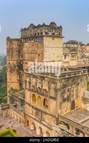 Turm des historischen Fort in Orchha, Indien Stockfoto