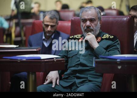 Teheran, Iran. 4. Dez, 2019. Stellvertretender Leiter der Islamischen Revolution Guards (IRGC), ALI FADAVI, spricht während einer Konferenz in Teheran, Iran. Fadavi ist ein Iranischer Kommandant und der ehemalige Befehlshaber der Marine von der Islamischen Revolutionary Guard Corps von Mai 2010 bis zum 23. August 2018. Ab 23. August 2018 ist er in die Position des IRGC stellvertretender Koordinator ernannt, Austausch Jamaladin Abromand. Im Februar 2016, Fadavi zusammen mit anderen Kommandanten der Islamischen Revolutionary Guard Corps erhielt eine Fath Medaille für das Festhalten der United States Navy Matrosen am 12. Januar 2016, im Persischen Golf. (Credit Stockfoto