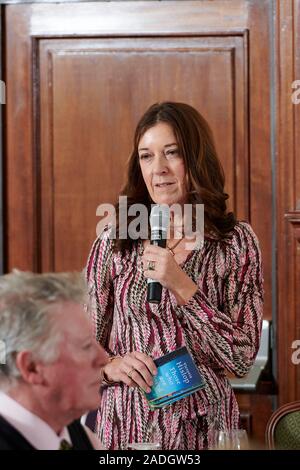 Victoria Hislop in den Oldie literarische Mittagessen; 03/12/19. Stockfoto