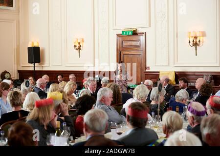 Victoria Hislop in den Oldie literarische Mittagessen; 03/12/19. Stockfoto