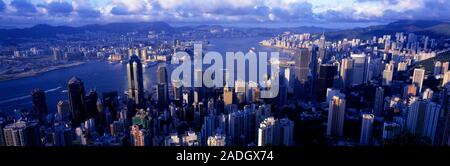 Luftaufnahme von Wolkenkratzern, den Hafen von Hong Kong, Hong Kong, China Stockfoto