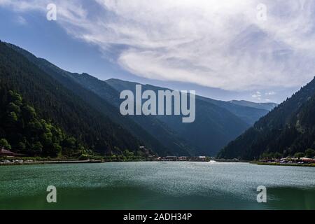 Berg- und Seenlandschaft, Long Lake (Uzungol) in Trabzon, Türkei Stockfoto