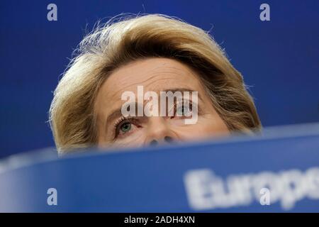 Brüssel, Belgien. 4. Dezember 2019. Der Präsident der Europäischen Kommission, Ursula von der Leyen spricht während einer Pressekonferenz auf EU-Hauptquartier. Credit: ALEXANDROS MICHAILIDIS/Alamy leben Nachrichten Stockfoto