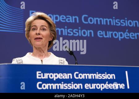 Brüssel, Belgien. 4. Dezember 2019. Der Präsident der Europäischen Kommission, Ursula von der Leyen spricht während einer Pressekonferenz auf EU-Hauptquartier. Credit: ALEXANDROS MICHAILIDIS/Alamy leben Nachrichten Stockfoto
