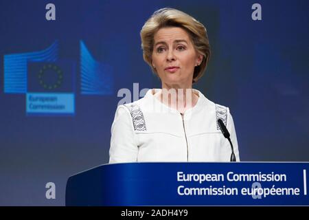 Brüssel, Belgien. 4. Dezember 2019. Der Präsident der Europäischen Kommission, Ursula von der Leyen spricht während einer Pressekonferenz auf EU-Hauptquartier. Credit: ALEXANDROS MICHAILIDIS/Alamy leben Nachrichten Stockfoto