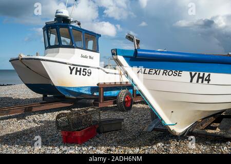 Fischerboote am Strand von Cromer, Norfolk, England Stockfoto