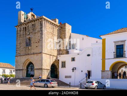 Glockenturm der Kathedrale von Faro, Kathedrale von Igreja de Santa Maria SE. Faro, Ostalgarve Portugal. Stockfoto