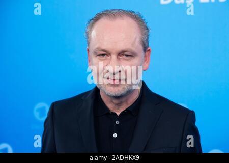 Hamburg, Deutschland. 03 Dez, 2019. Ferdinand von SCHIRACH, Autor, Schrift, Anwalt, Rechtsanwalt, Porträt, Porträt, Portrait, 7/8-Einzelbild, einzigen Motiv, Jahrespressekonferenz der ARD, Programm Presse Konferenz, in Hamburg am 03.12.2019, | Verwendung der weltweiten Kredit: dpa/Alamy leben Nachrichten Stockfoto