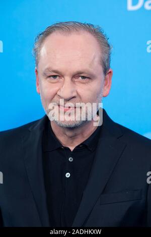 Hamburg, Deutschland. 03 Dez, 2019. Ferdinand von SCHIRACH, Autor, Schrift, Anwalt, Rechtsanwalt, Porträt, Porträt, Portrait, 7/8-Einzelbild, einzigen Motiv, Jahrespressekonferenz der ARD, Programm Presse Konferenz, in Hamburg am 03.12.2019, | Verwendung der weltweiten Kredit: dpa/Alamy leben Nachrichten Stockfoto