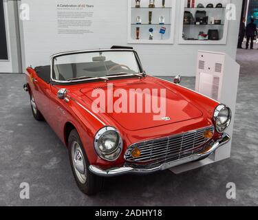 LOS ANGELES, CA/USA - November 20, 2019: A 1965 Honda S600 Auto auf der Los Angeles Auto Show. Stockfoto