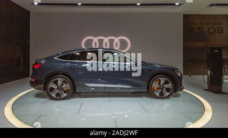 LOS ANGELES, CA/USA - November 20, 2019: Ein 2020 Audi e-tron Sportback Elektroauto auf der Los Angeles Auto Show Car auf der Los Angeles Auto Show. Stockfoto