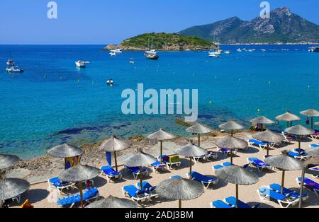 Baden Strand von Sant Elm, hinter dem kleinen Pantaleu Insel und Insel Sa Dragonera, San Telmo, Mallorca, Balearen, Spanien Stockfoto