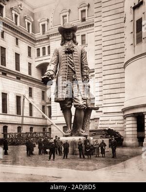 1890 s 1894 Statue von William Penn VON ALEXANDER MILNE CALDER, BEVOR ES AUF DER OBERSEITE DER CITY HALL PHILADELPHIA, PA USA-p7740 HAR 001 HARS PA FORTSCHRITTE STOLZ, INDEM SIE ES VON DER POLITIK IMMOBILIEN STATUR KONZEPTIONELLEN STRUKTUREN EDIFICE ALEXANDER MILNE CALDER WAR 1894 SCHWARZ UND WEISS HAR 001 ALTMODISCH PLATZIERT PLATZIERT WILLIAM PENN Stockfoto