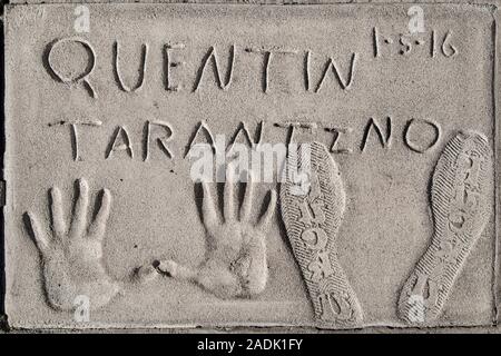 Los Angeles, Kalifornien - September 06, 2019: Hand- und Fußabdrücke des Filmemachers Quentin Tarantino in der Grauman Chinese Theater Vorplatz, Hollywood. Stockfoto