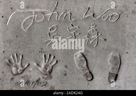 Los Angeles, Kalifornien - September 07, 2019: Hand- und Fußabdrücke des Filmemachers John Woo in der Grauman Chinese Theater Vorplatz, Hollywood. Stockfoto