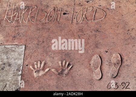 Los Angeles, Kalifornien - September 07, 2019: Hand- und Fußabdrücke von Schauspieler Harrison Ford in der Grauman Chinese Theater Vorplatz, Hollywood. Stockfoto