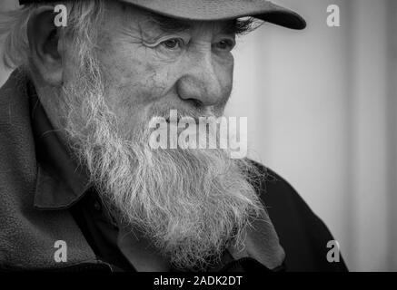 Portrait einer Isländischen älterer Mann mit Bart, Westfjorde, Island Stockfoto