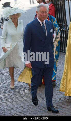 Prinz Charles und die Herzogin von Cornwall melden sie der Königin am Westminster Abbey für eine Zeremonie zum 60. Jahrestag der ihre Krönung im Jahr 1953 zu markieren. Durch den Herzog von Edinburgh, der Herzog und die Herzogin von Cambridge, Prinz Harry und die anderen Mitglieder der Königlichen Familie Juni 2013 begleitet. Stockfoto