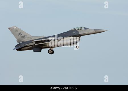 Lockheed Martin F-16C Fighting Falcon, 88-0525 Der 31 Fighter Wing, 510th Fighter Squadron, USAFE, schwanz Code 'AV', in Aviano AB, Italien Stockfoto