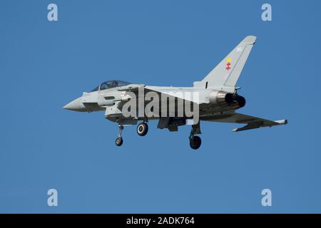 Eurofighter Typhoon FGR.4 ZK 365 41 Sqd, Royal Air Force, gesehen und Landung an RAF Coningsby, Lincolnshire am 13. September 2018. Stockfoto