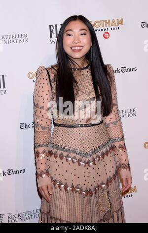 New York, NY, USA. 2. Dez, 2019. Awkwafina in der Ankunftshalle für unabhängige Filmemacher Projekt 29. jährliche IFP Gotham Awards, Cipriani Wall Street, New York, NY, 2. Dezember 2019. Credit: RCF/Everett Collection/Alamy leben Nachrichten Stockfoto