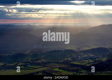 Blick auf die Stadt bei Sonnenuntergang Ajdovscina erhöhten, Vipava Tal, Slowenien Stockfoto