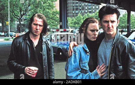 Zustand der Gnade 1990 Orion Pictures Film mit Von links: Gary Oldman, Robin Wright, Sean Penn Stockfoto